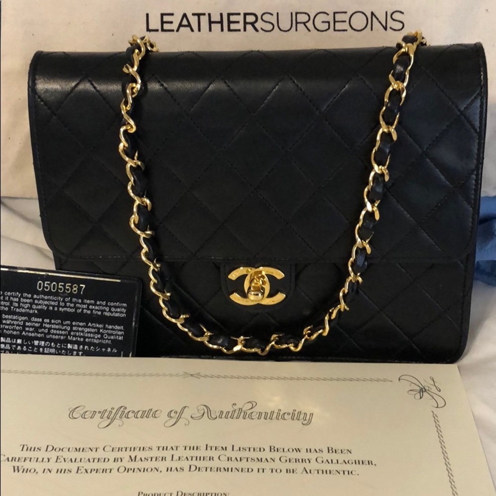 ❤️SOLD!!Authentic Chanel Black Matelasse CC Logo Bag - Picture 1 of 8